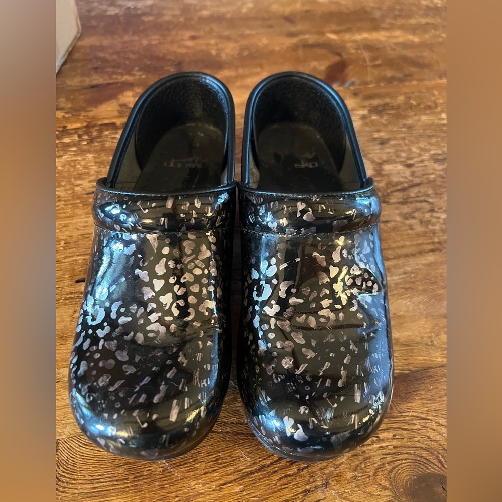Dansko black leopard shoes